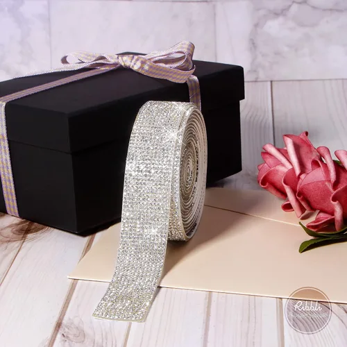 Vista 4 de Ribbli Cinta de diamantes de imitación de cristal autoadhesiva de 3 yardas, diamantes de imitación para manualidades, cinta plateada para decoración