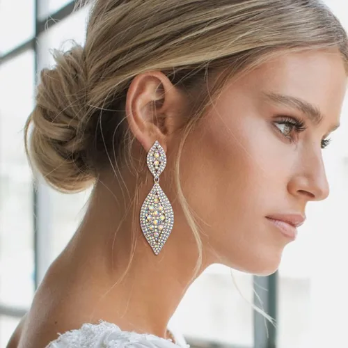 Vista 3 de Flyonce - Aretes caídos de diamantes de imitación y diseño de 2 hojas para novia