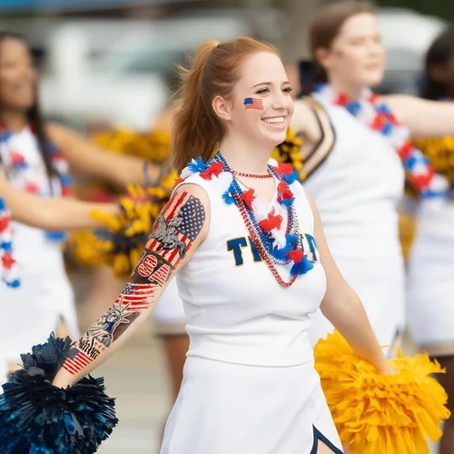 Vista 8 de Aresvns Tatuajes temporales del Día de la Independencia, tatuaje de manga de bandera de Estados Unidos del 4 de julio, suministros de fiesta rojo