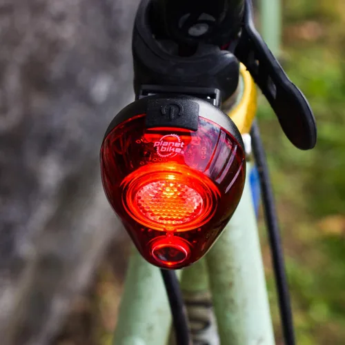 Vista 2 de Planet Bike Luz trasera para bicicleta Rojo 100 USB