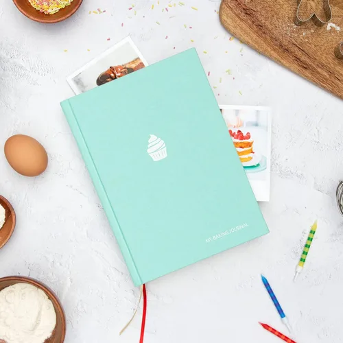 Vista 4 de Suck UK Diario de repostería – Cuaderno de recetas en blanco de tapa dura – Crea tu propio libro de cocina y diario de alimentos – Regalo ideal
