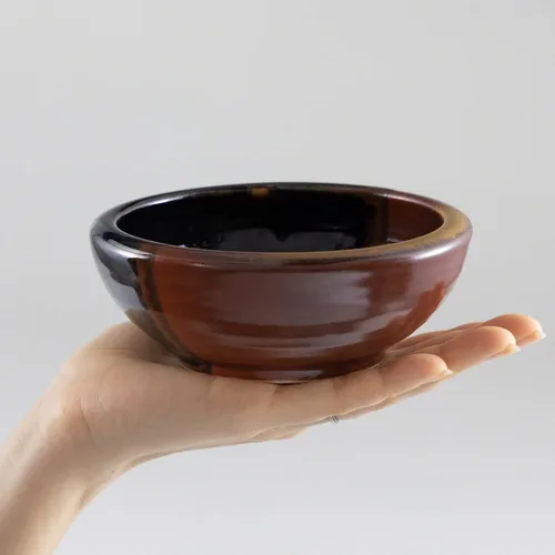 Vista 5 de Kit esencial de herramientas para arreglos florales Ikebana japonés de la serie Minoyaki de Wazakura con pequeña jarra de cerámica redonda y rana