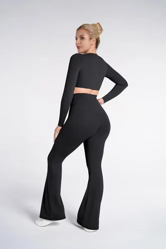 Vista 7 de Sunzel Leggings acampanados, pantalones deportivos y cruzados para yoga, con control de abdomen, cintura alta y piernas anchas