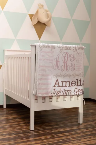 Vista 13 de Mantas con nombre personalizadas para bebés, niños y adultos. Manta con nombre personalizado del nombre del bebé. Manta con nombre personalizada