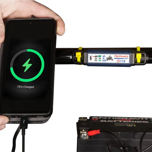 Vista 3 de Optimate USB O-118, cargador inteligente en línea de 3300 mA USB-C para motocicleta, con modo de espera y monitor de batería de vehículo