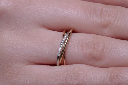 Vista 3 de Elegante joyero Anillo Trinity de 11 diamantes para mujer en oro macizo 9k, 14k y 18k, anillo de oro tricolor con diamantes, tres colores oro banda