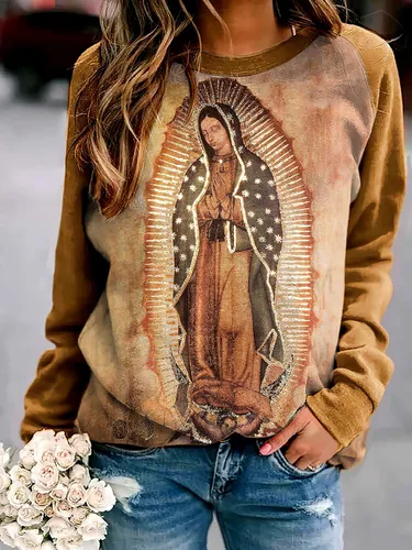 Vista 2 de Camiseta larga con estampado de aceite original de Nuestra Señora de Guadalupe para mujer, Pantalón corto café