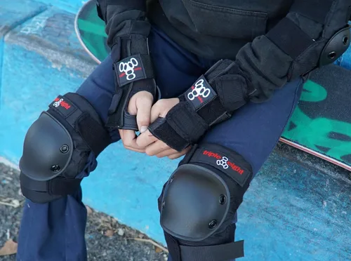 Vista 6 de Triple Eight WRISTSAVER Wrist Guards – Ideal for Skateboarding, in-line Skating, and Roller Skating