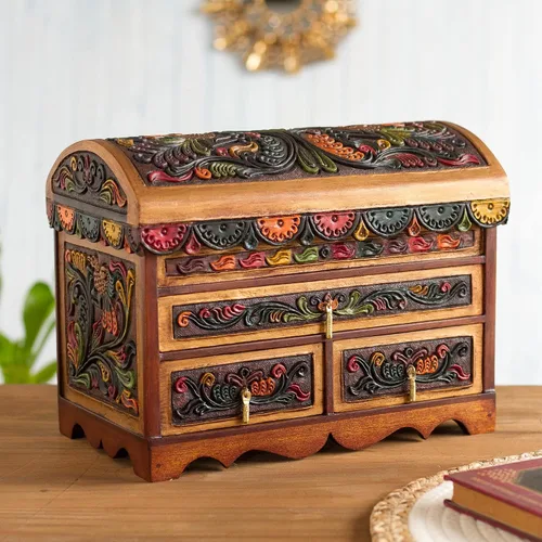 Vista 8 de NOVICA Joyero de cuero y madera de cedro con temática de animales, multicolor, 'Shimmering Hawk
