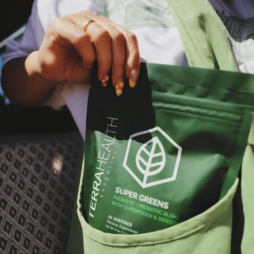 Vista 6 de Terra Health Essentials Super Greens Polvo orgánico de superalimentos verdes Probióticos aptos para el intestino sin gluten 30 porciones