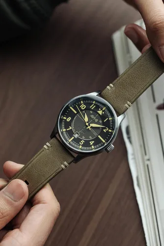 Vista 2 de AVI-8 Watch Hawker Hurricane Kent Chronograph Limited Edition Genuine Leather Strap