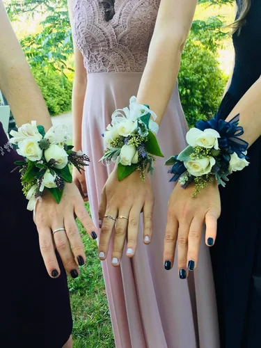 Vista 10 de Floral Supply Online - Pulsera brillante Slaplet. Pulseras florales de ramillete a presión para bodas, bailes, bailes o eventos., Plástico, No es