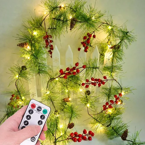 Vista 8 de Guirnaldas de Navidad ChiRee de 2.00 m con 30 luces LED, guirnaldas de pino ahumado con luces, funciona con pilas, guirnalda de conos de pino