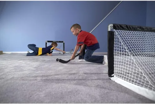 Vista 2 de Franklin Sports NHL juego de portería de mini hockey para niños - (2) porterías mini + de rodilla, (4) palos para jóvenes, (2) palos de portero +