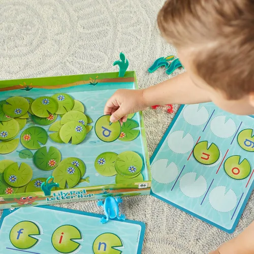 Vista 7 de hand2mind Lily Pad Letter Hop Word-Building Juego