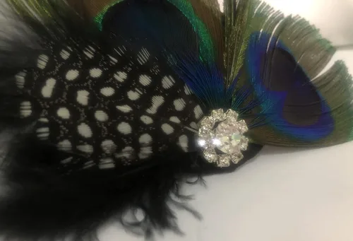 Vista 4 de Sheliky Tocado de plumas de pavo real para el pelo diadema de boda fiesta para mujer