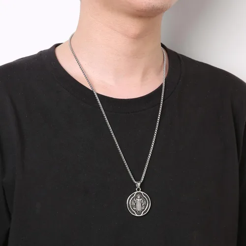 Vista 2 de HZMAN Collar con medalla de San Benito para hombres y mujeres, de acero inoxidable, colgante de cruz católica romana, protección contra exorcismo