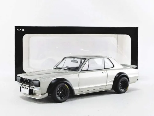 Vista 11 de Autoart 87277 1972 Nissan Skyline GT-R (KPGC-10) Racing Silver Millennium 1/18 Diecast Model Car