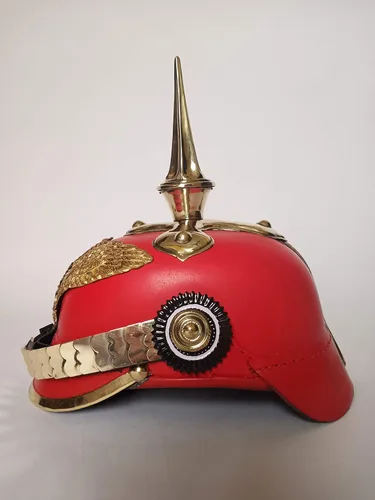 Vista 3 de AnNafi Casco rojo alemán Pickelhaube Casco imperial prusiano Pickelhauben Disfraz de oficial militar de latón con púas para hombre Segunda Guerra