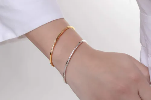 Vista 5 de Elegante joyero Pulsera de diamantes mobius para mujer en oro macizo en 9k, 14k y 18k, pulsera atemporal de oro macizo, brazalete hecho a mano