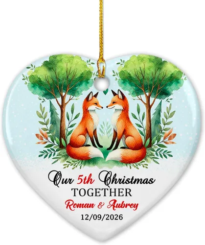 Vista 9 de Adorno de cerámica de 2 años de Navidad 2025, adorno de cerámica personalizado para parejas, regalo para parejas, aniversario, boda, señor Sra.