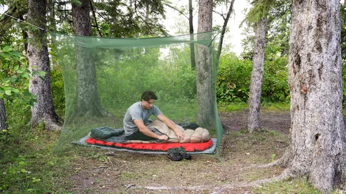 Vista 8 de Coghlan's Hiker's Rectangular Mosquito Net