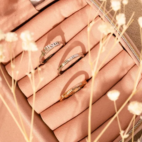 Vista 8 de JADMIRE Plata de ley chapada en oro amarillo de 14 quilates o latón nombre personalizado o fecha con anillo de piedra natal para mujeres y hombres