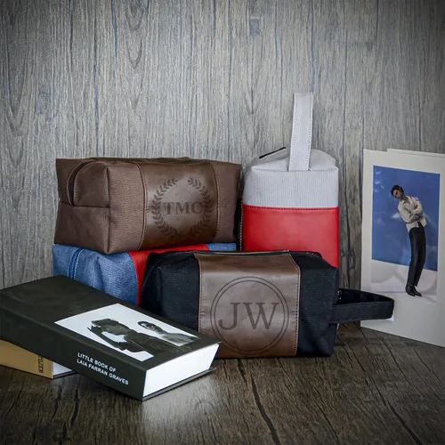 Vista 4 de Neceser personalizado para hombres, kit de afeitado de cuero de lona para padrinos de boda, nombre grabado/inicial, bolsa de viaje hecha a mano