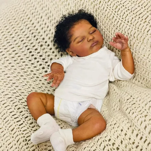 Vista 2 de Muñecas de bebé Reborn negras realistas de 19 pulgadas, de vinilo suave, realista, cuerpo pesado, cuerpo pesado, muñeca afroamericana con pelo