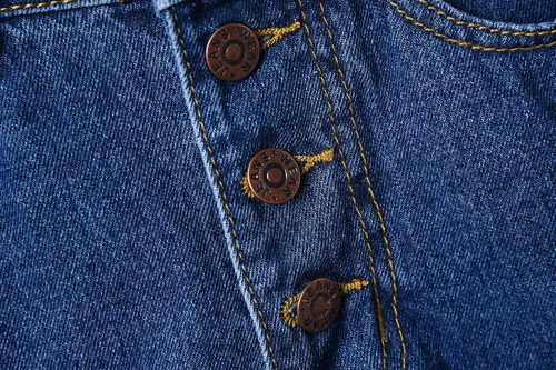 Vista 4 de Swbreety Pantalones cortos de mezclilla elásticos con dobladillo deshilachado y cintura alta para mujer
