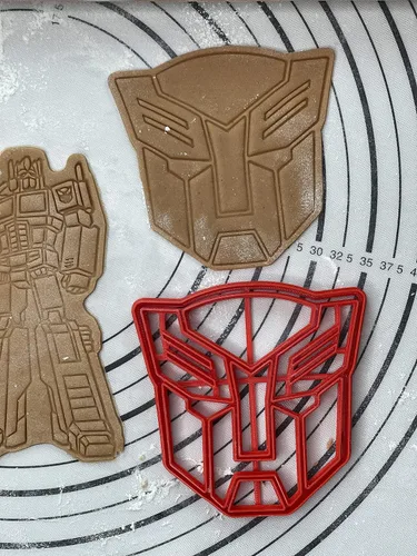Vista 6 de Juego de 2 cortadores y moldes de galletas Autobots producidos por 3D Kitchen Art