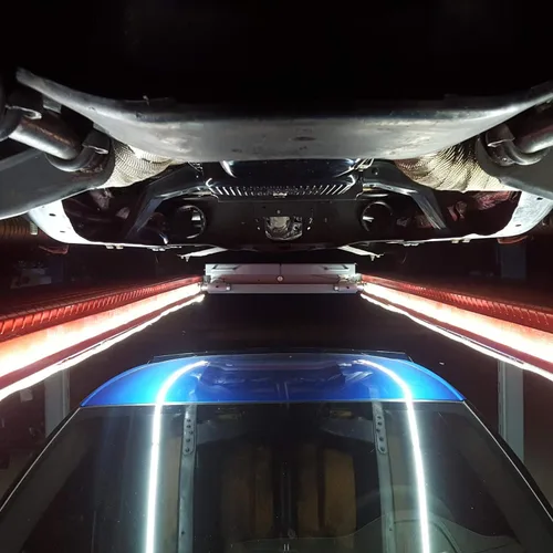 Vista 3 de Luces para Elevador de 4 Postes Tira LED Súper Brillante con Imanes de Neodimio (LEDs Blancos, Elevadores de 13')