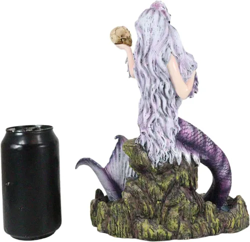 Vista 7 de Ebros Gift Nigromante grande de sirenas de los mares sirena gótica sosteniendo una calavera figura de 10.25 pulgadas de alto fantasía náutica