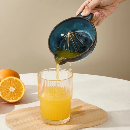 Vista 4 de Exprimidor de limón de cerámica, exprimidor manual de cítricos y lima con mango y boquilla de vertido, de mano, fácil de usar y limpiar