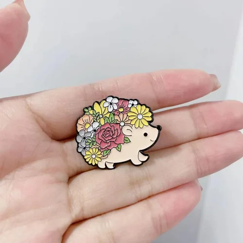 Vista 5 de Lindo pin de solapa de erizo colorido, margarita, flores, dibujos animados, animales, esmaltado, insignia, para mochila, paños, sombreros, bolsas