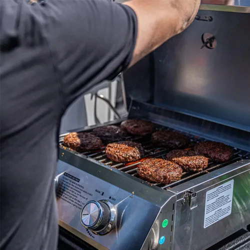 Vista 9 de Monument Grills Parrilla de gas propano de mesa para acampar al aire libre portátil cocinar con cerraduras de viaje, tapa alta de acero inoxidable