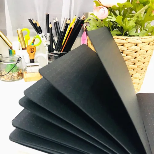 Vista 2 de Jourmore Cuaderno de páginas negras con puntos, tamaño A5, piel sintética, 150 GSM, cuaderno diario de papel negro con páginas negras (azul)