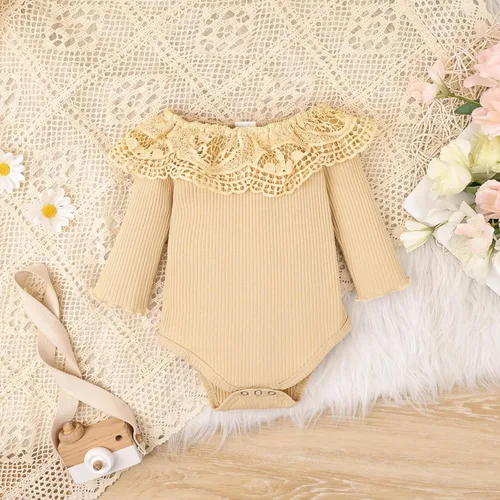 Vista 43 de Conjunto de ropa de bebé niña para bebé, mameluco de encaje blanco de manga larga + pantalones de mezclilla