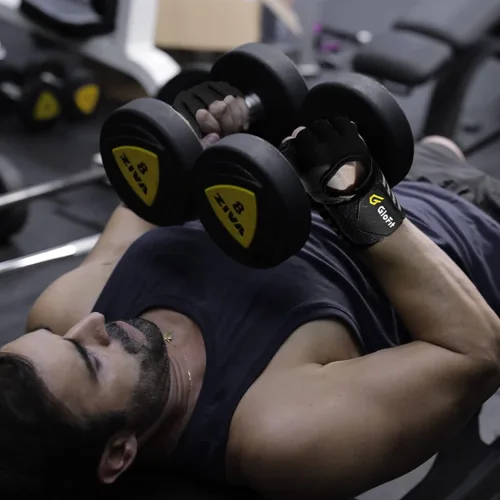 Vista 7 de Guantes de entrenamiento con soporte para muñeca para hombres y mujeres, guantes de levantamiento de pesas, antideslizantes, acolchados, sin dedos