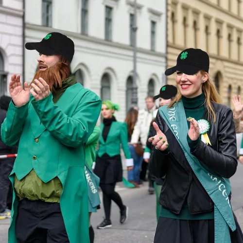 Vista 5 de Liitrsh Paquete de 2 gorras de béisbol del día de San Patricio, trébol de trébol, gorra de béisbol verde irlandés de 4 hojas, sombrero bordado