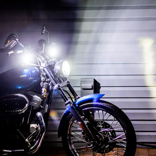 Vista 2 de Eagle Lights 8748TS-G2B-4-C Midnight Edition Kit de señal de giro LED delantera y trasera de 2 pulgadas compatible con motocicletas Harley Davidson
