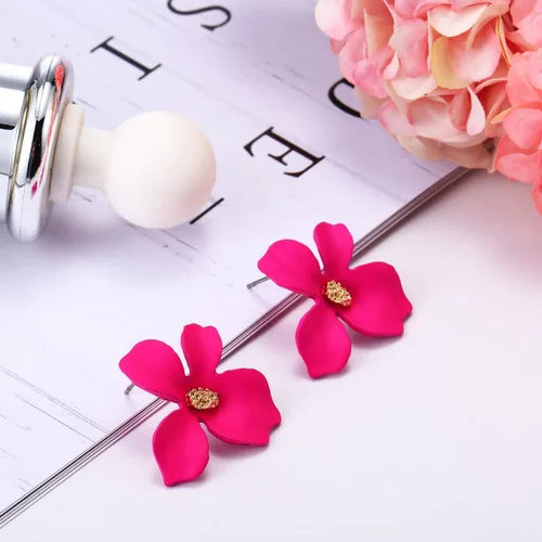 Vista 3 de 7 pares de aretes de flores estilo playa boho para mujer, aretes con forma de margarita con brote dorado