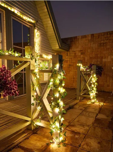 Vista 4 de Contatto 2 enredaderas falsas de 43 pies con 260 luces LED solares para exteriores, guirnalda de hiedra falsa colgante, plantas artificiales, hojas