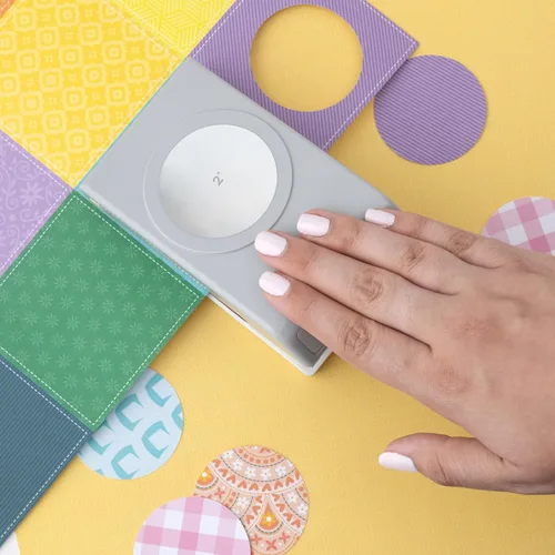 Vista 4 de EK Tools Perforadora metálica de papel de 2 pulgadas, multicolor, crea círculos precisos para tarjetas hechas a mano, álbumes de recortes, etiquetas