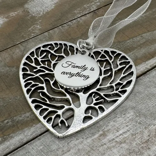 Vista 6 de Adorno familiar, adorno de corazón de árbol de la vida, Family is Everything, familia, adorno de Navidad para mamá, decoración del hogar, adorno