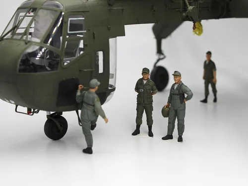 Vista 6 de ICM 53101 - US Helicopter Pilots (1960s-1970s) (100% Nuevos moldes) - Escala 1:35