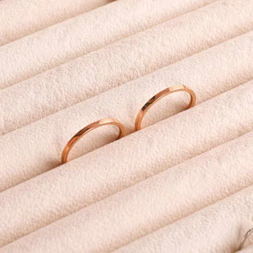 Vista 3 de Frebeauty Bandeja organizadora de anillos y aretes con tapa transparente, 10 ranuras para cajón grande de poliuretano, caja de almacenamiento