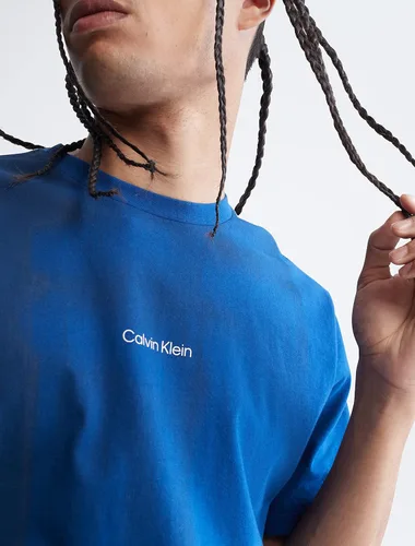 Vista 3 de Calvin Klein Camiseta de cuello redondo con logotipo de textura de pintura para hombre