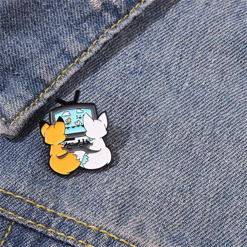 Vista 2 de Broche de animales para parejas, zorros, para mujeres, niñas, hombres, a la moda, lindo esmalte de gato, animales, juegos, amistad, amor, siempre