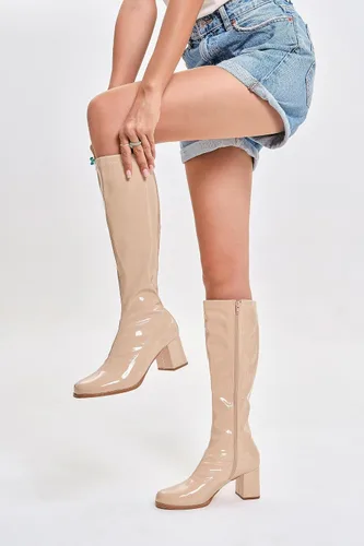 Vista 3 de Coutgo Botas altas Gogo para mujer, punta cuadrada, tacón grueso, charol y cremallera sobre la rodilla